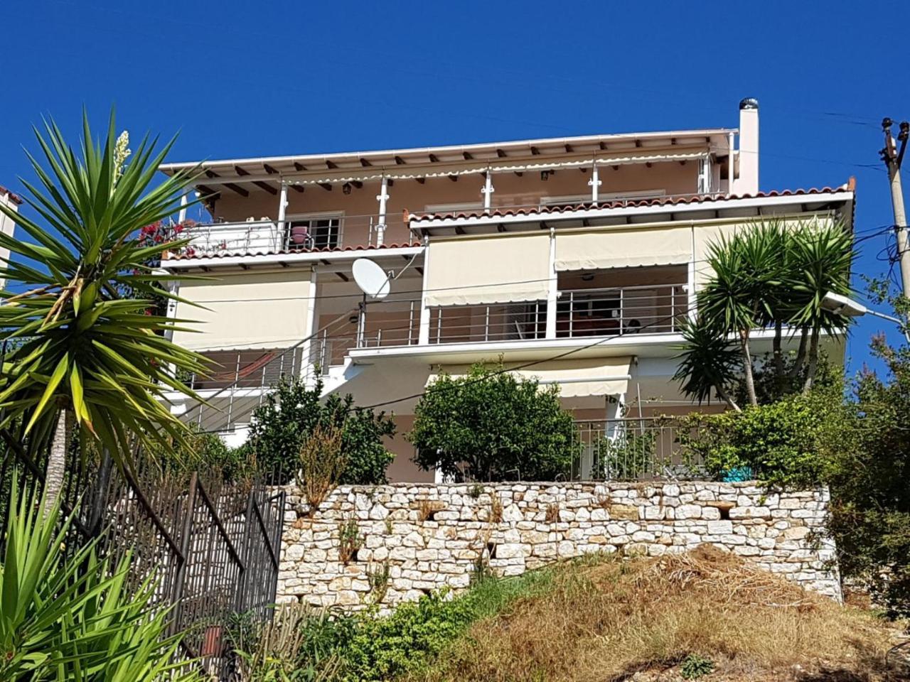 Апартаменты ★ Meniko'S House ★ Amazing Sea View Химара Экстерьер фото