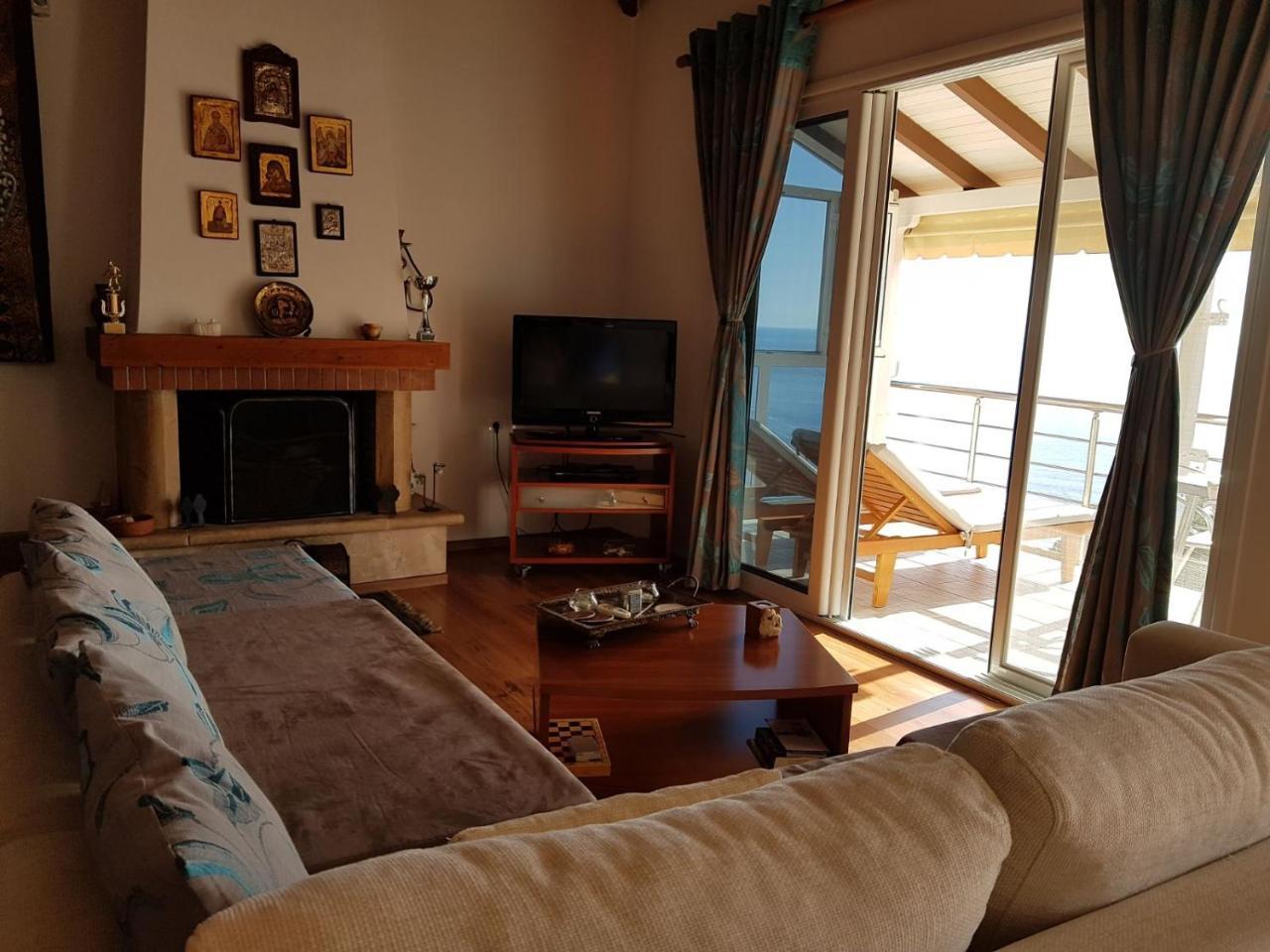 Апартаменты ★ Meniko'S House ★ Amazing Sea View Химара Экстерьер фото